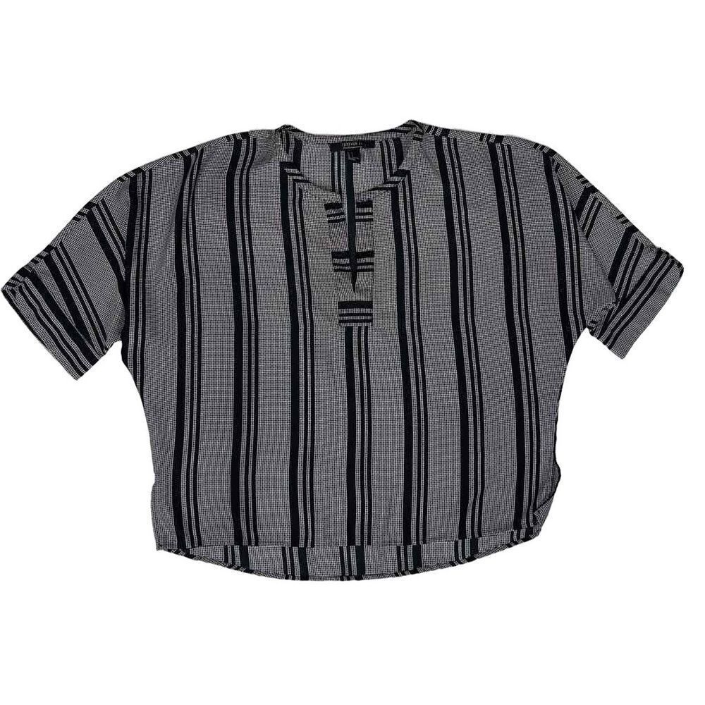 Forever 21 Black & White V-Neck Striped Top Size L